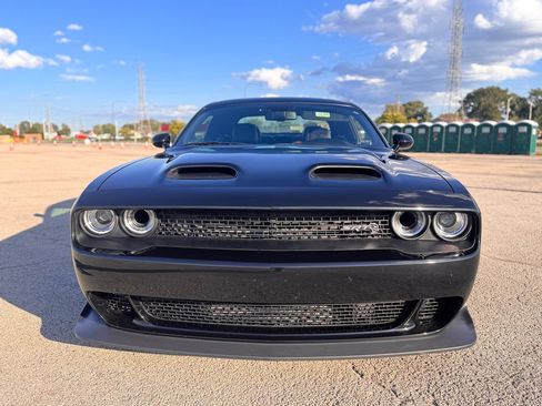 Used 2019 Dodge Challenger SRT Hellcat Redeye image 2
