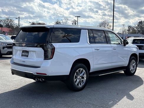 New 2026 Chevrolet Suburban Premier image 9