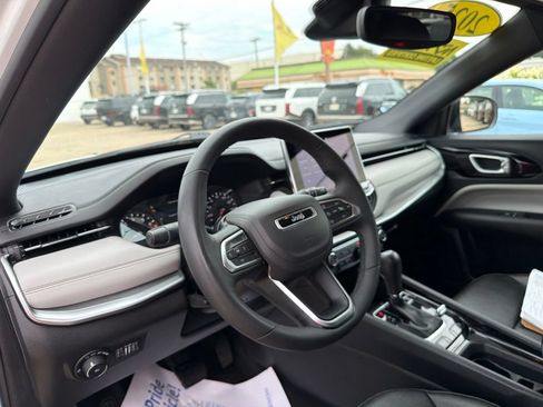 Used 2025 Jeep Compass Limited AWD/4WD image 16