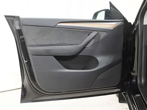 Used 2024 Tesla Model Y Long Range image 34