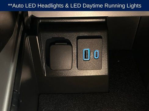 Used 2022 Ford Explorer XLT w/ Class IV Trailer Tow Package image 10