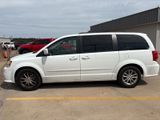 Used 2016 Dodge Grand Caravan SXT image 2