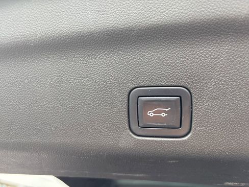 Used 2022 Chevrolet Tahoe High Country AWD/4WD image 25