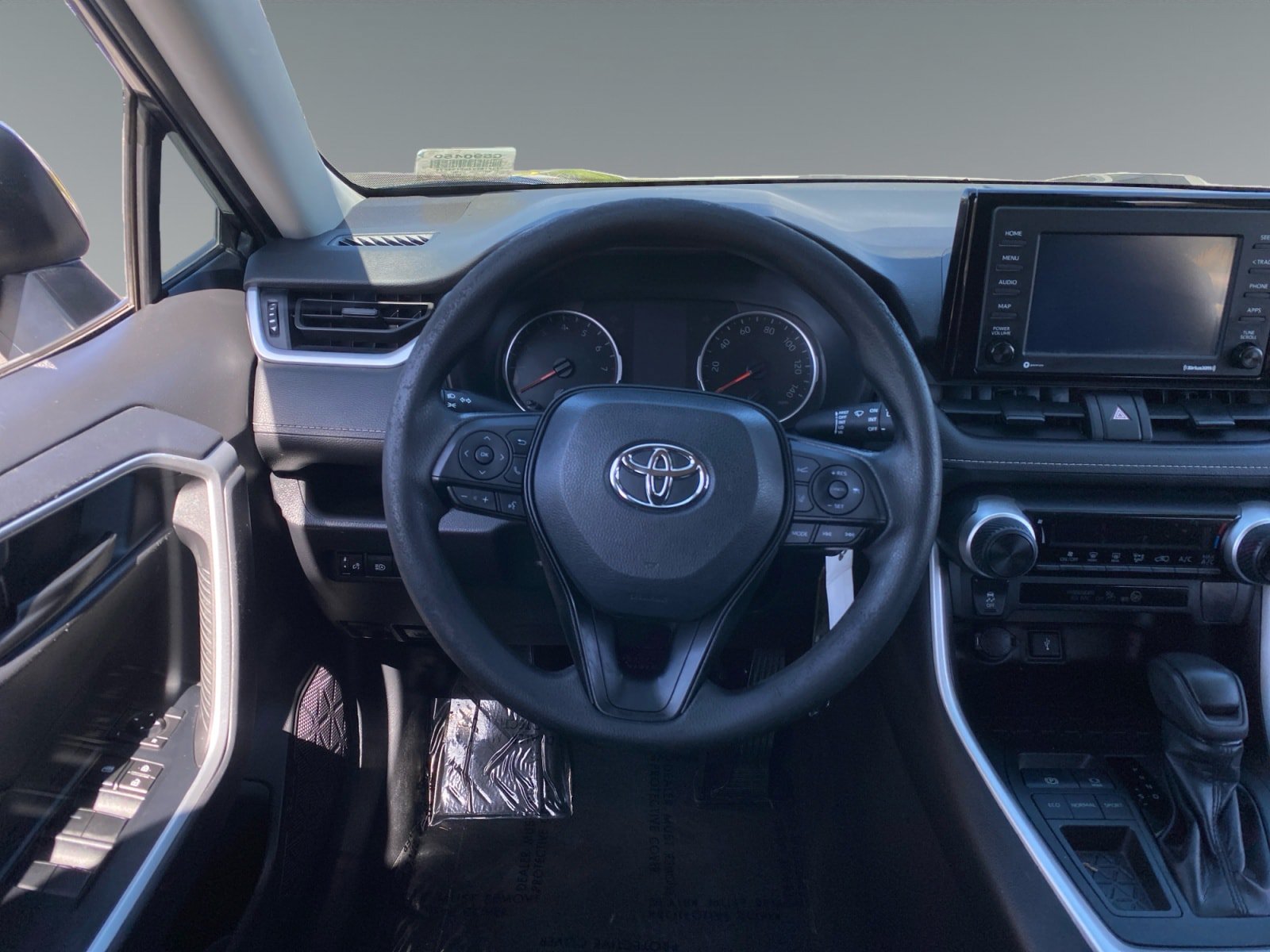 Used 2022 Toyota RAV4 LE FWD image 12