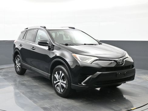 Used 2017 Toyota RAV4 LE image 2