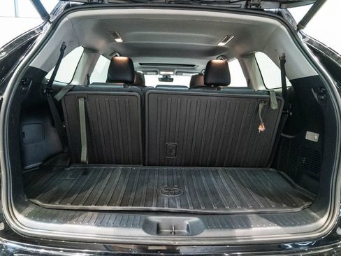 Used 2019 Toyota Highlander XLE AWD/4WD image 35