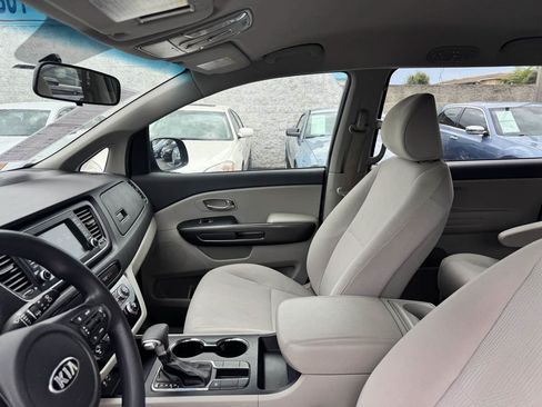 Used 2019 Kia Sedona L FWD image 34