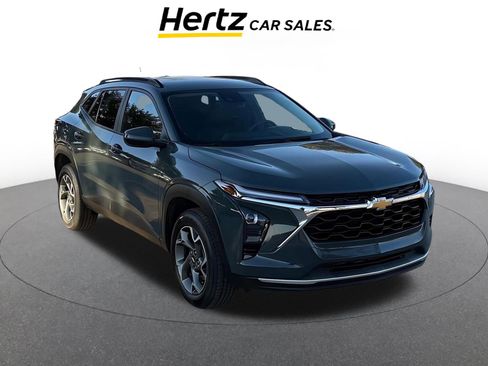 Used 2025 Chevrolet Trax LT image 1