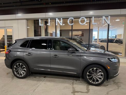 Used 2022 Lincoln Nautilus Reserve AWD/4WD image 5