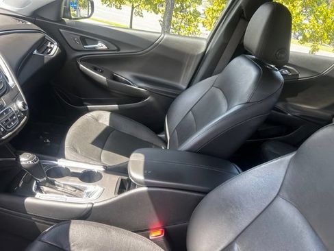 Used 2020 Chevrolet Malibu LT w/ Leather Package FWD image 14