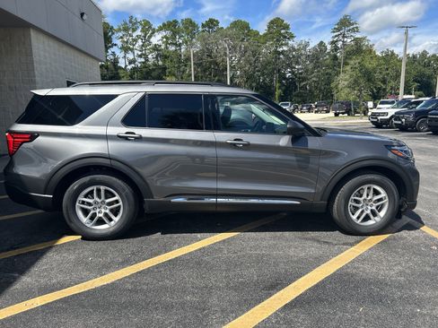 New 2025 Ford Explorer Active w/ Active Comfort Package image 10
