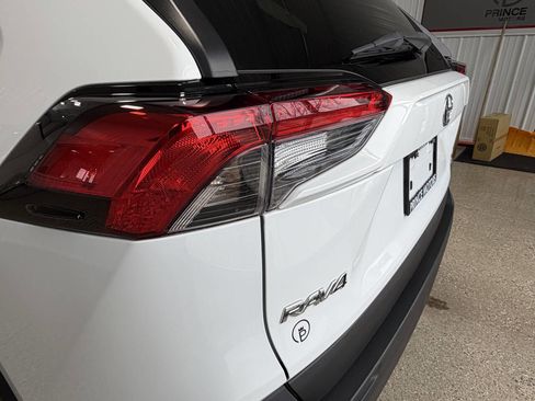 Used 2020 Toyota RAV4 LE image 19