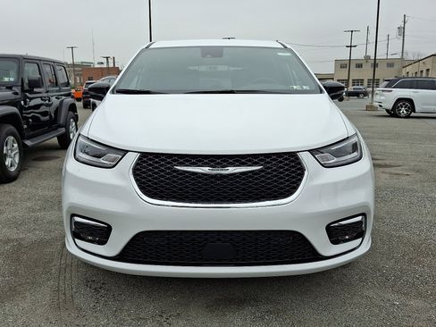 New 2026 Chrysler Pacifica Select image 2