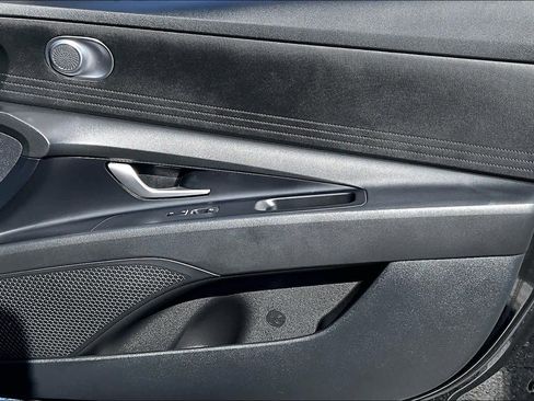 Used 2023 Hyundai Elantra SEL image 21