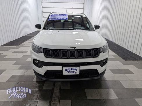 Used 2025 Jeep Compass Latitude w/ Convenience Group AWD/4WD image 6