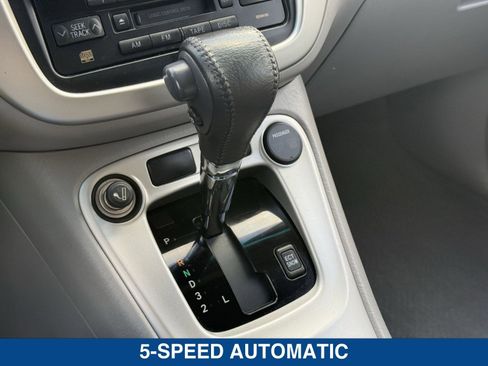 Used 2006 Toyota Highlander w/ 3rd Row image 30