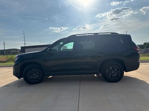 Used 2025 Honda Pilot TrailSport image 7