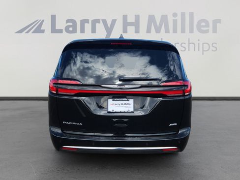 New 2025 Chrysler Pacifica Select image 5
