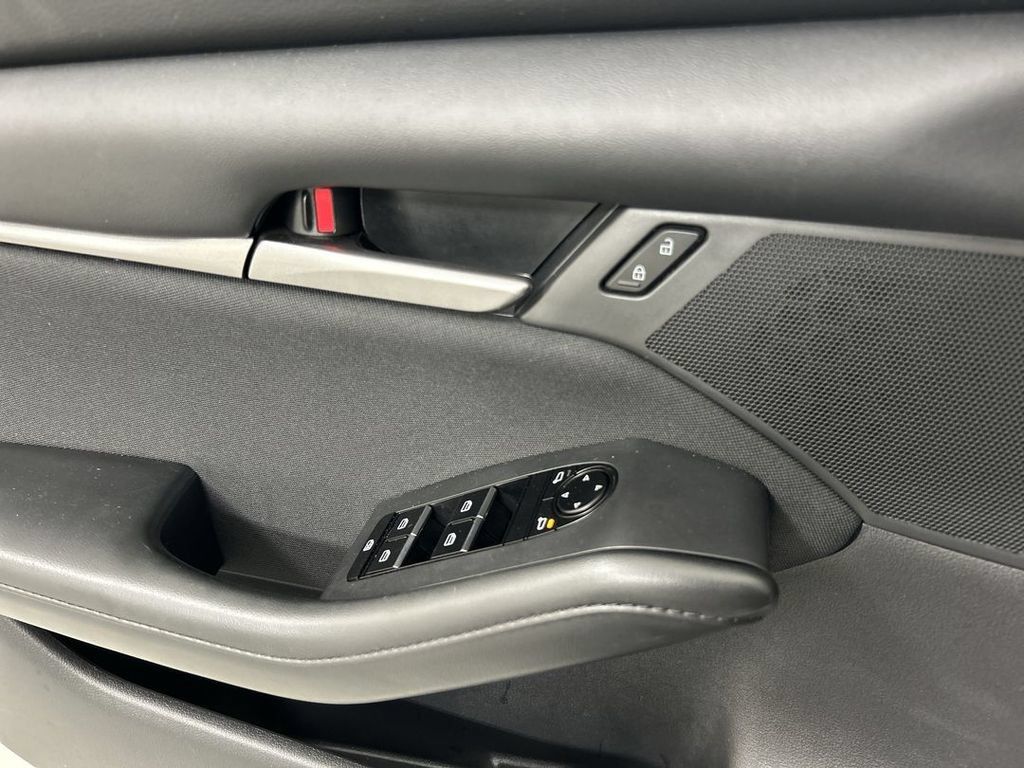 Certified 2025 MAZDA MAZDA3 s FWD image 11