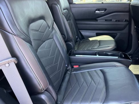Used 2023 Nissan Pathfinder Platinum AWD/4WD image 30