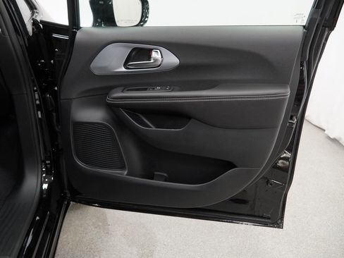 New 2026 Chrysler Pacifica Limited w/ S Appearance Package image 33