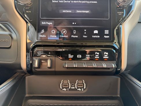 Used 2024 RAM 3500 Laramie AWD/4WD image 31