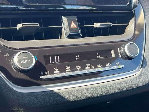 Used 2024 Toyota Corolla LE image 33