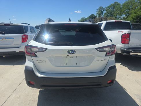 Used 2024 Subaru Outback Premium AWD/4WD image 8