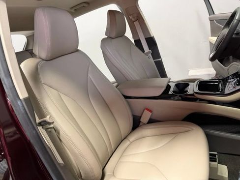 Used 2023 Lincoln Nautilus FWD w/ Premium Package image 24