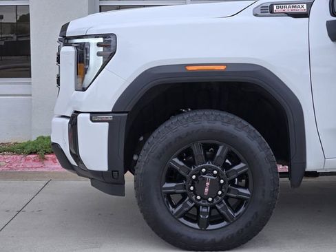 Used 2025 GMC Sierra 2500 AT4 image 8