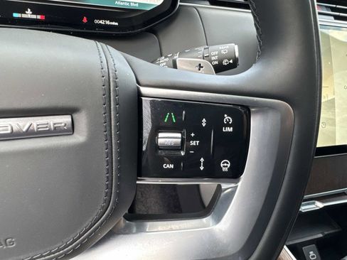 Certified 2025 Land Rover Range Rover SE image 30