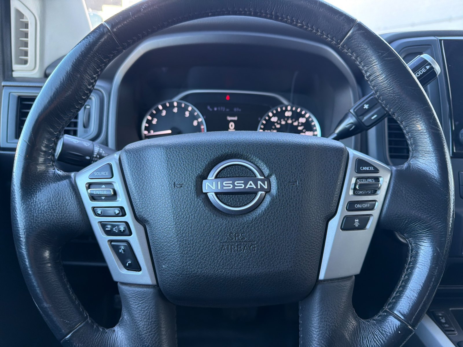 Used 2024 Nissan Titan SV w/ SV Convenience Package RWD image 25