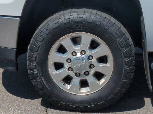 Used 2011 GMC Sierra 2500 SLT w/ SLT Convenience Package AWD/4WD image 40
