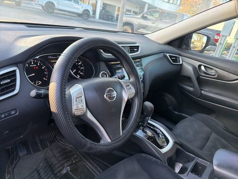 Used 2015 Nissan Rogue SV w/ SV Family Package image 9