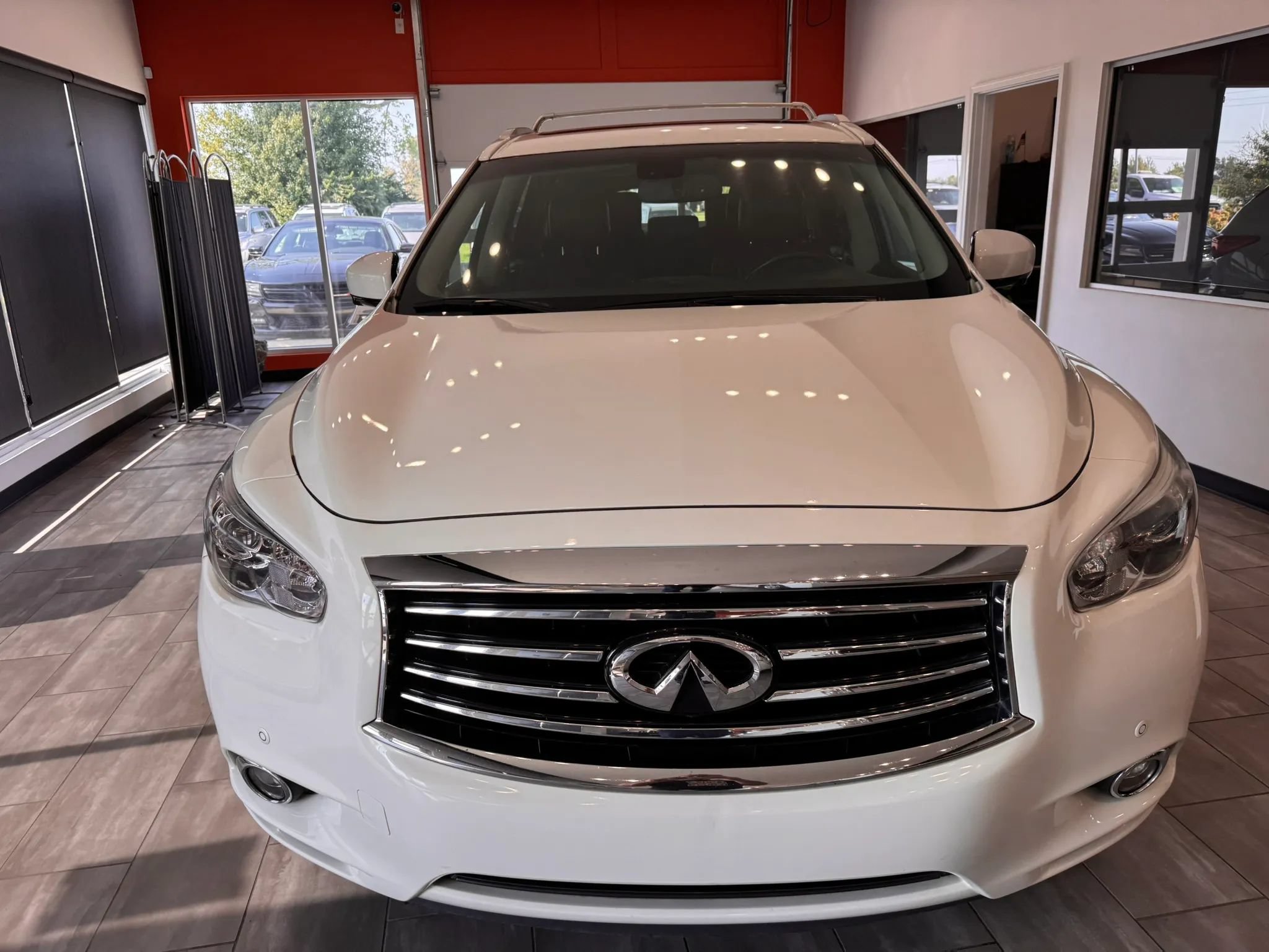 Used 2014 INFINITI QX60 FWD w/ Deluxe Touring Package image 8