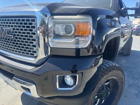 Used 2016 GMC Sierra 2500 Denali w/ Duramax Plus Package AWD/4WD image 9