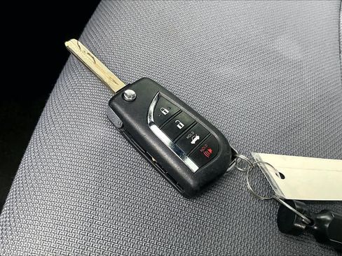 Used 2021 Toyota Corolla SE image 13