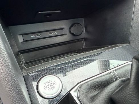 New 2026 Volkswagen Taos SE FWD image 24