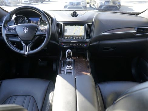 Used 2018 Maserati Levante GranLusso image 16