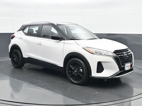 Used 2023 Nissan Kicks SV image 9