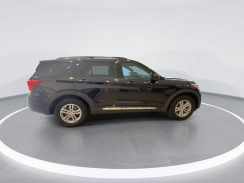 Used 2021 Ford Explorer XLT w/ Equipment Group 202A AWD/4WD image 9