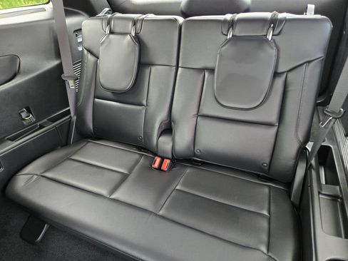 Used 2021 Ford Explorer XLT w/ Equipment Group 202A RWD image 18