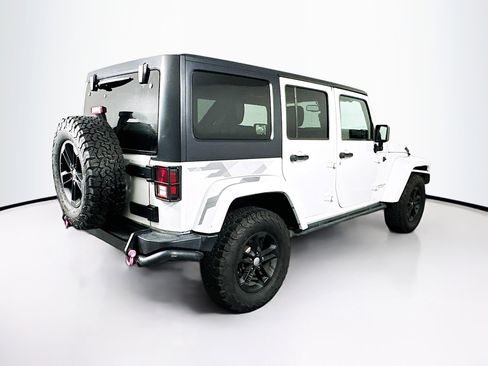 Used 2017 Jeep Wrangler Unlimited Sahara AWD/4WD image 9