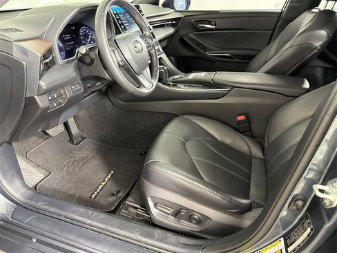 Used 2022 Toyota Avalon XLE image 10