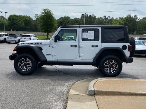 Used 2024 Jeep Wrangler Unlimited Rubicon AWD/4WD image 4