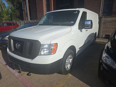 Used 2018 Nissan NV 2500 SV RWD image 3