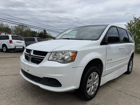 Used 2017 Dodge Grand Caravan SE w/ Power Window Group FWD image 2