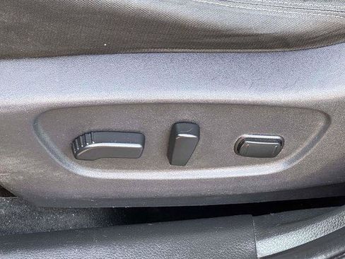Used 2018 Nissan Rogue SV AWD/4WD image 12