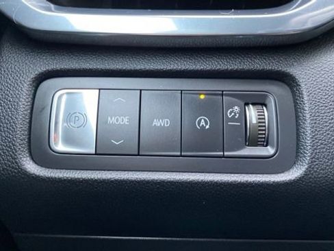 Used 2025 GMC Acadia Elevation image 30