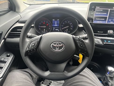 Used 2021 Toyota C-HR LE FWD image 17